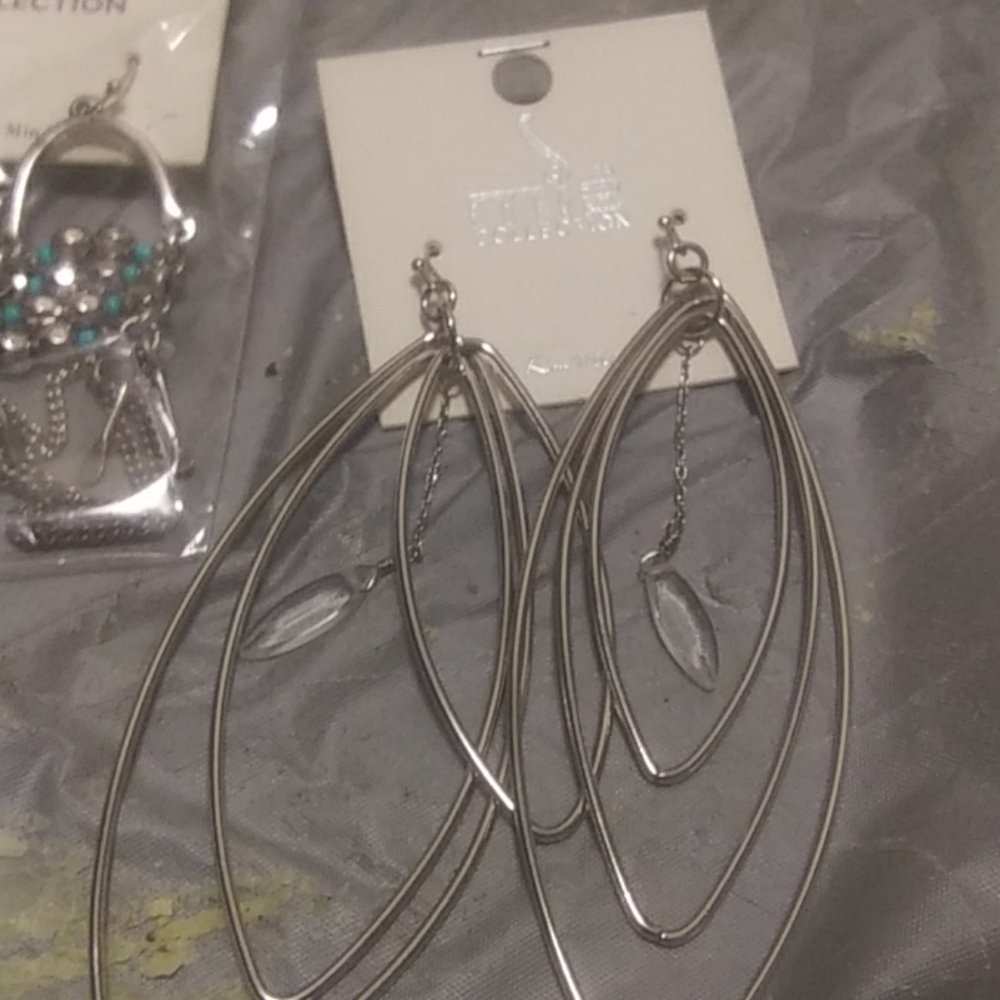 Jewelry - Picture 4 of 7